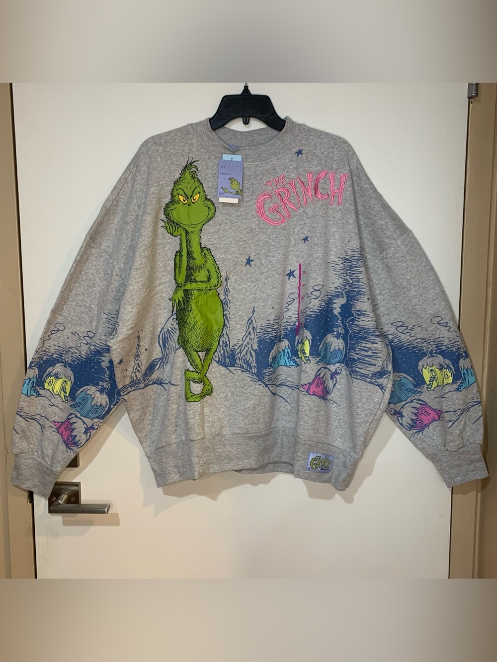The Grinch NWT 2XL Embroidered Long Sleeve Crewneck Graphic Sweatshirt